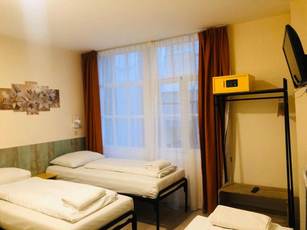 Hotel Damrak Inn - Image2